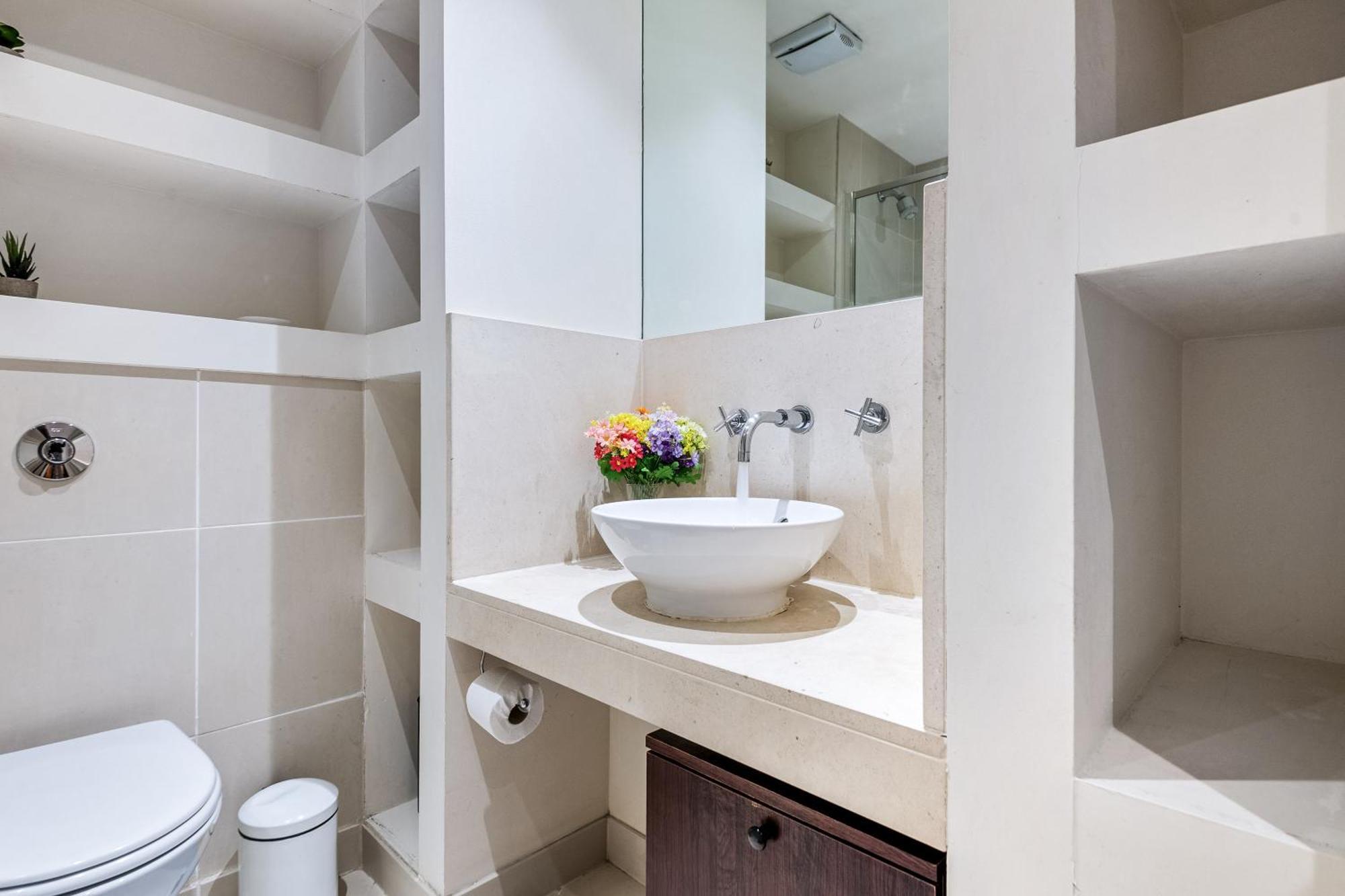 Londwell, Canary Wharf Boutique Balcony Apartment