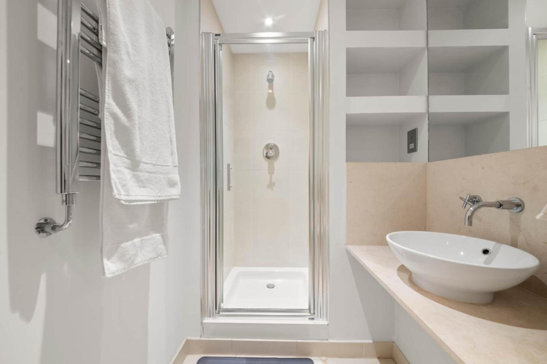 Londwell, Canary Wharf Boutique Balcony London