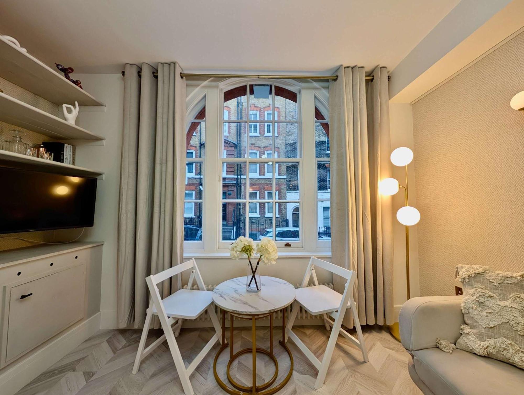 Stunning Flat In Apartment London