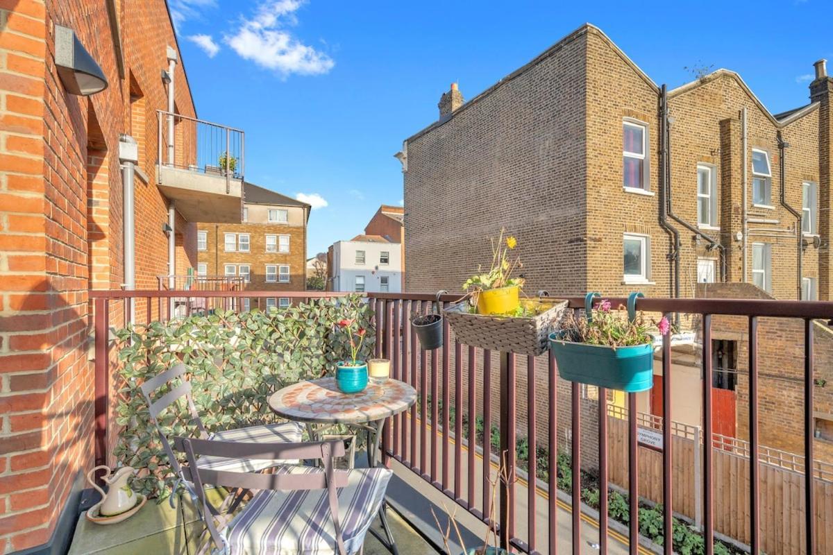 Apartment Brand New 1 Bed Flat In Sydenham With Balcony *