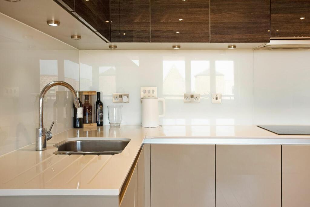 Auracasa 2 Bed O2 Canning Londen