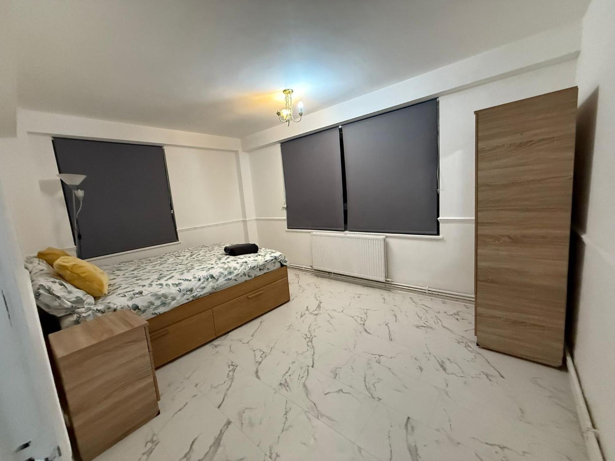 Edgware Road For 4 Guests *