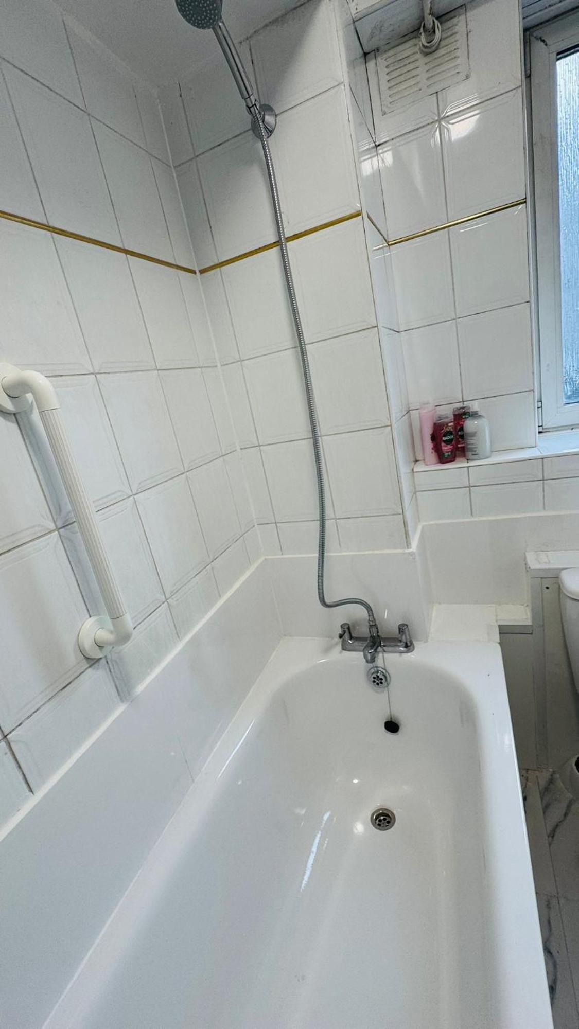 Edgware Road For 4 Guests Homestay London
