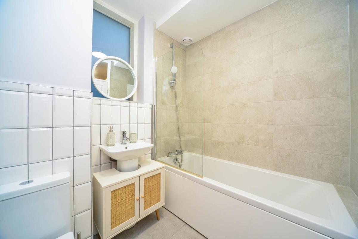 Modern 2-bed Nw Near Camden - Great Location & Transport