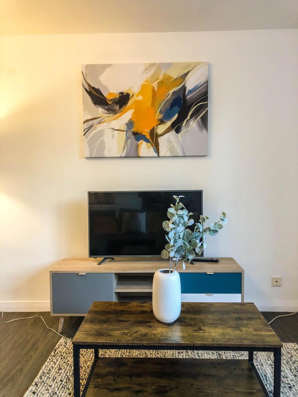 Modern 2-bed Nw Near Camden - Great Location & Transport * London