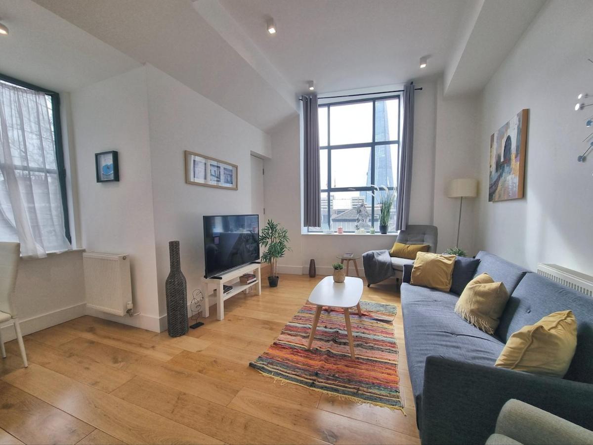 2bed Flat At Bridge With Shard Views & Lift * London