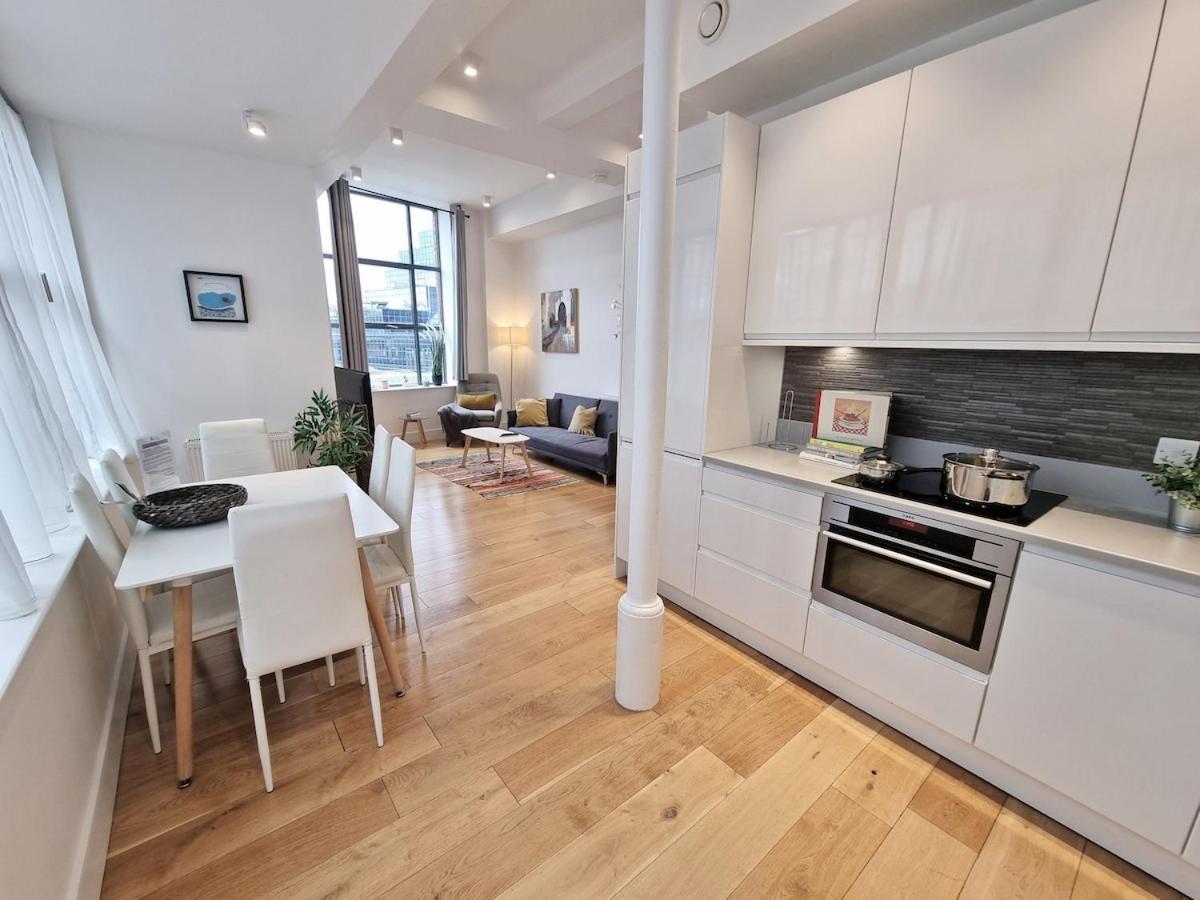 2bed Flat At Bridge With Shard Views & Lift * London