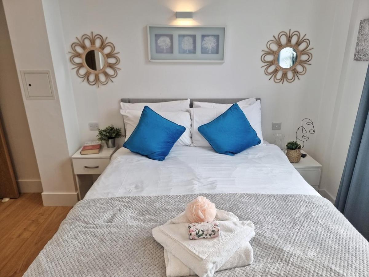 2bed Flat At Bridge With Shard Views & Lift * London