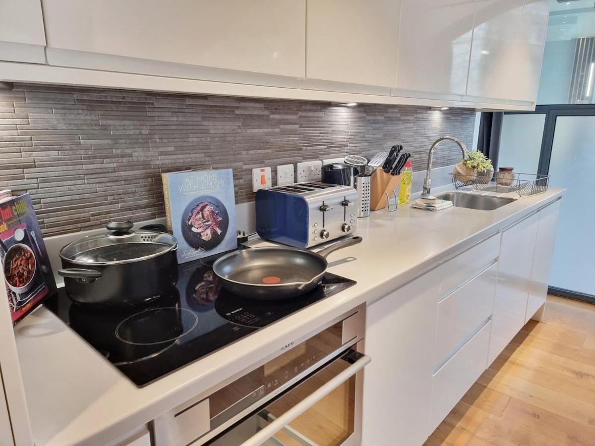 2bed Flat At Bridge With Shard Views & Lift London