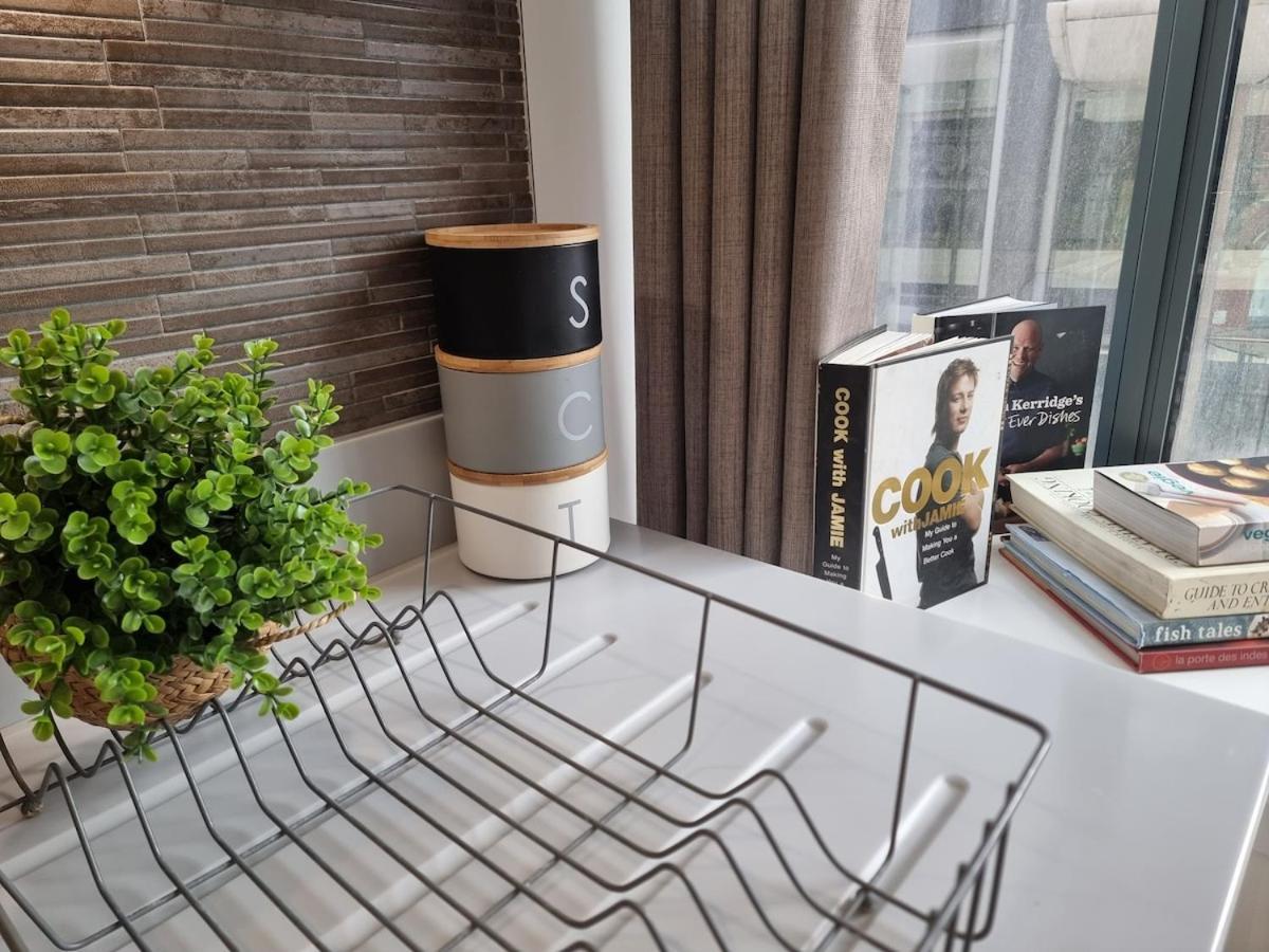 2bed Flat At Bridge With Shard Views & Lift *