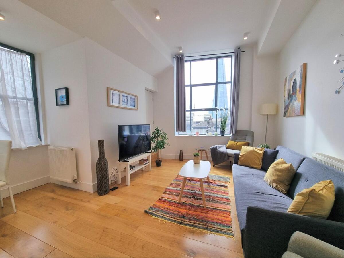 2bed Flat At Bridge With Shard Views & Lift * London