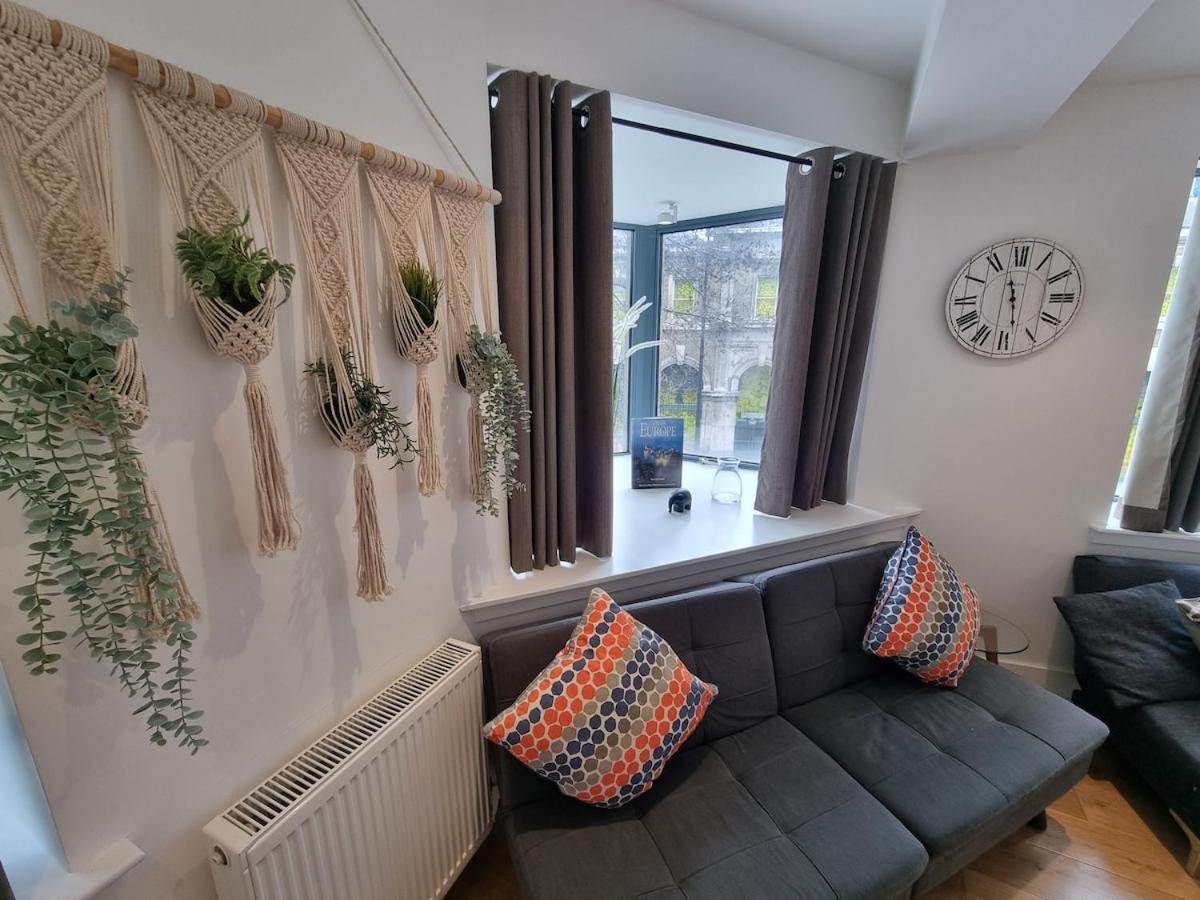 2bed Flat At Bridge With Shard Views & Lift * London