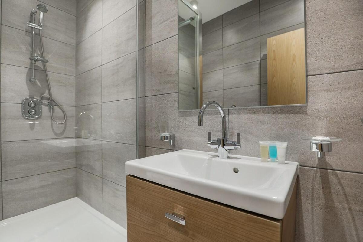 2bed Flat At Bridge With Shard Views & Lift London