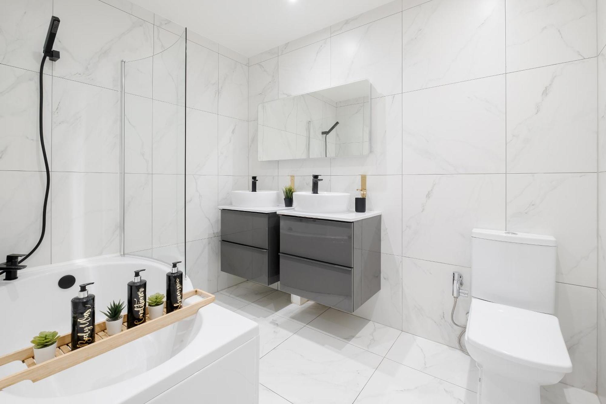 Luxury 2 Bedroom In *