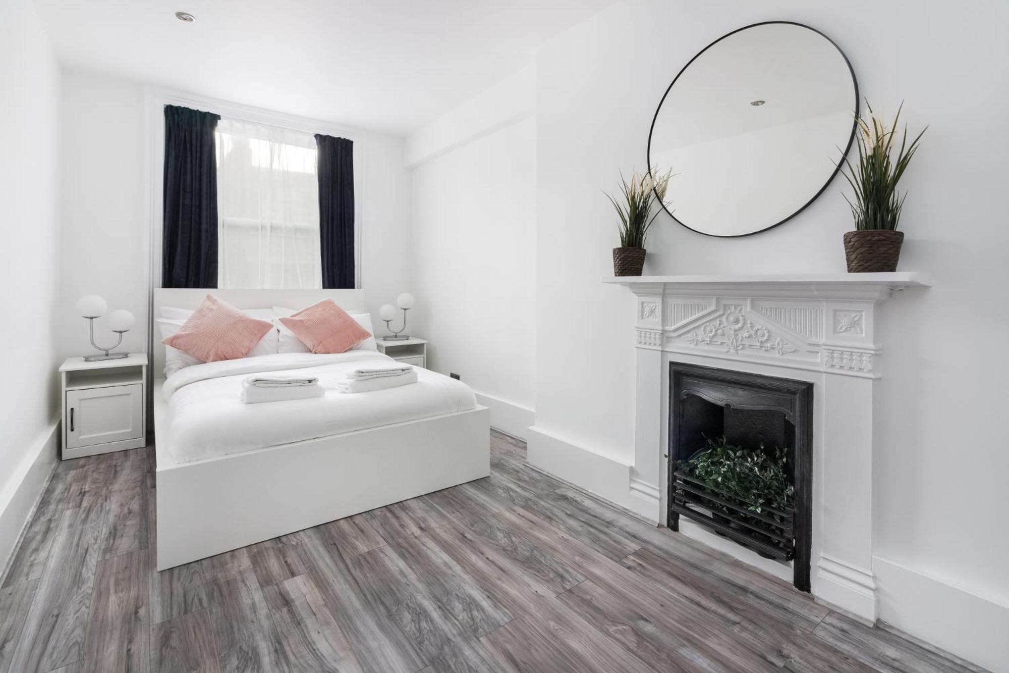 Luxury 3 Bedrooms In *
