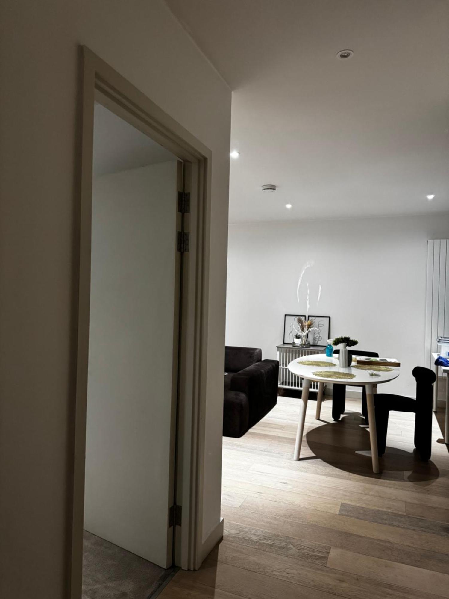 Stunning Lux 2 Bed In Royal Wharf Apartment London