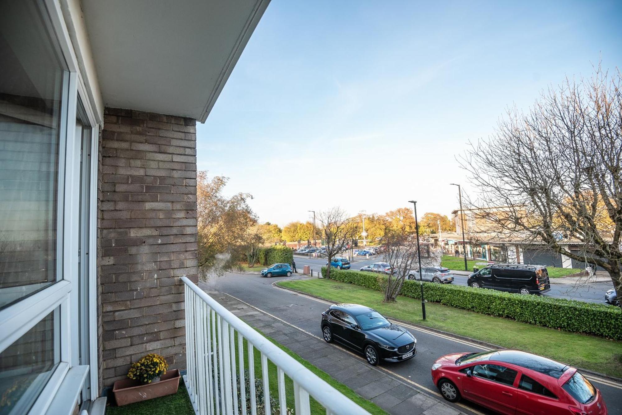 Spacious2br-balcony-parking-25mincentrallondon London