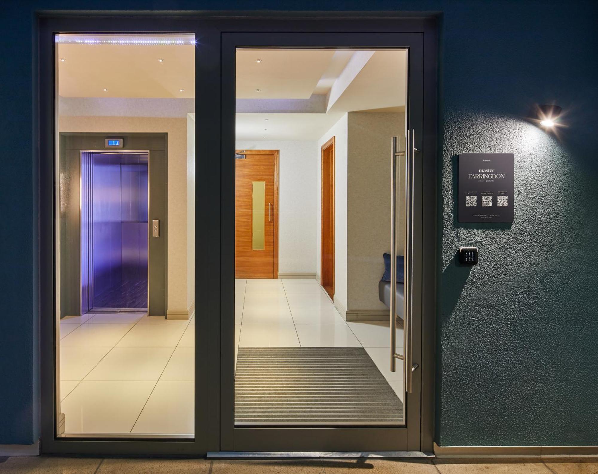 Master Farringdon Apartment London