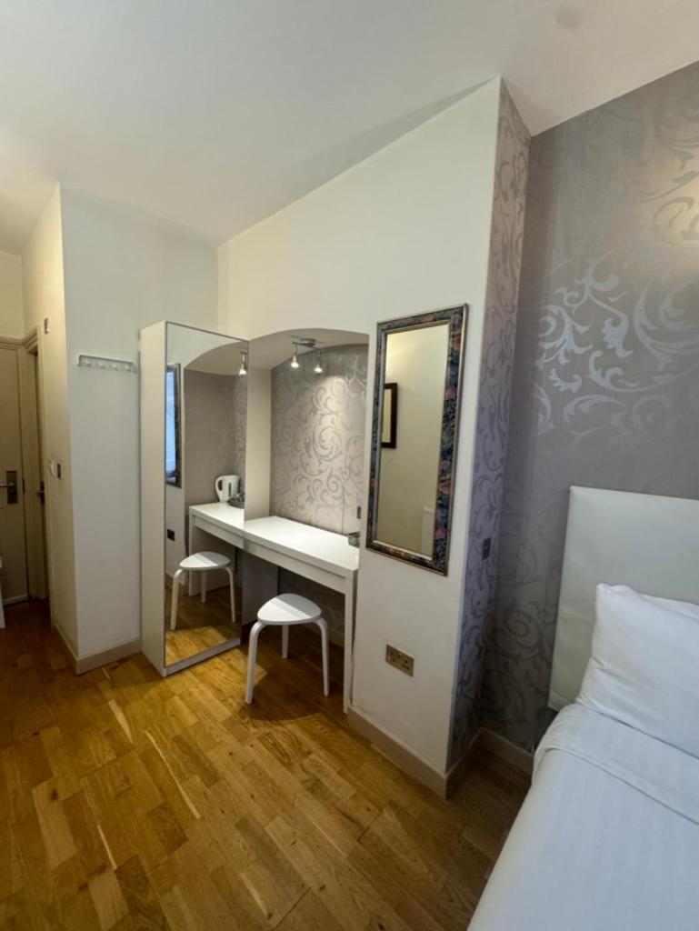 The Paramount Hotel