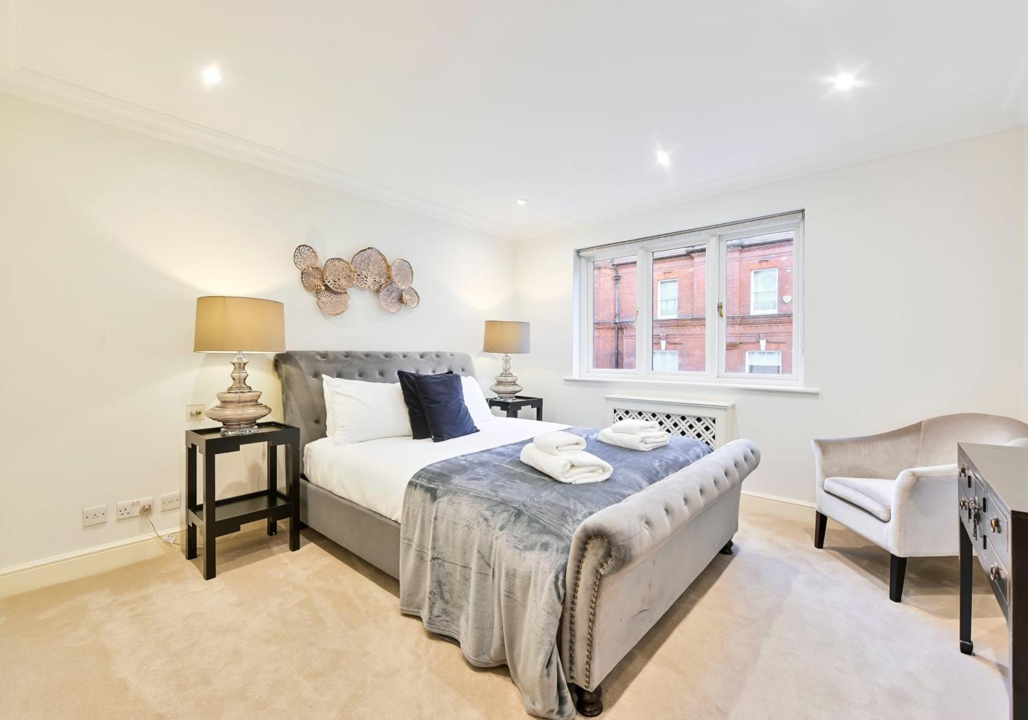 Exclusive Knightsbridge Townhouse With Parking London