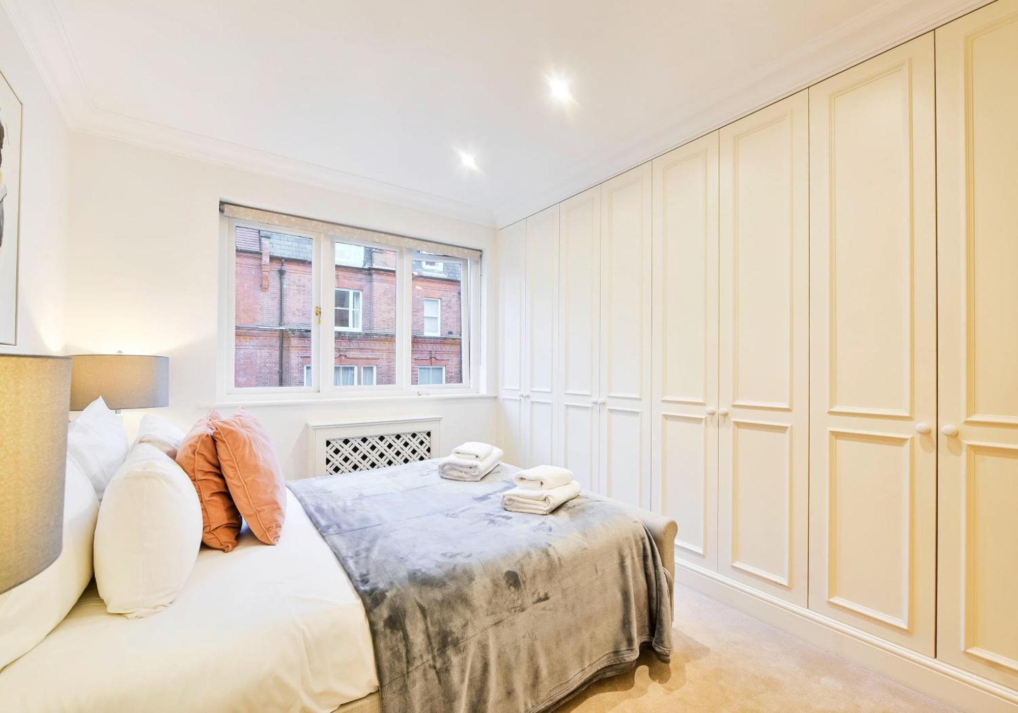 Exclusive Knightsbridge Townhouse With Parking