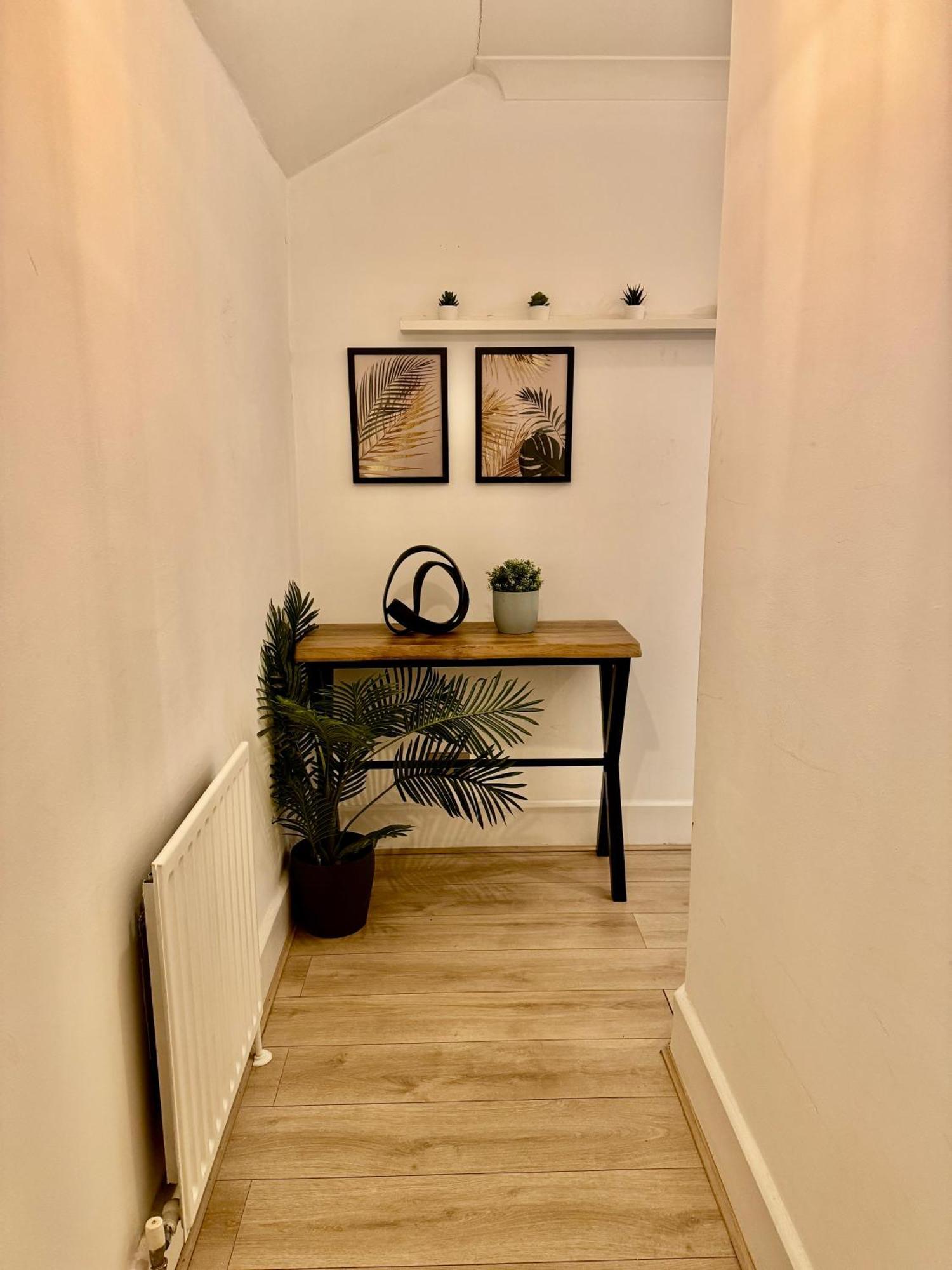 Stunning 1 Bedroom In Wapping - Sleeps 4 And Free Parking! London