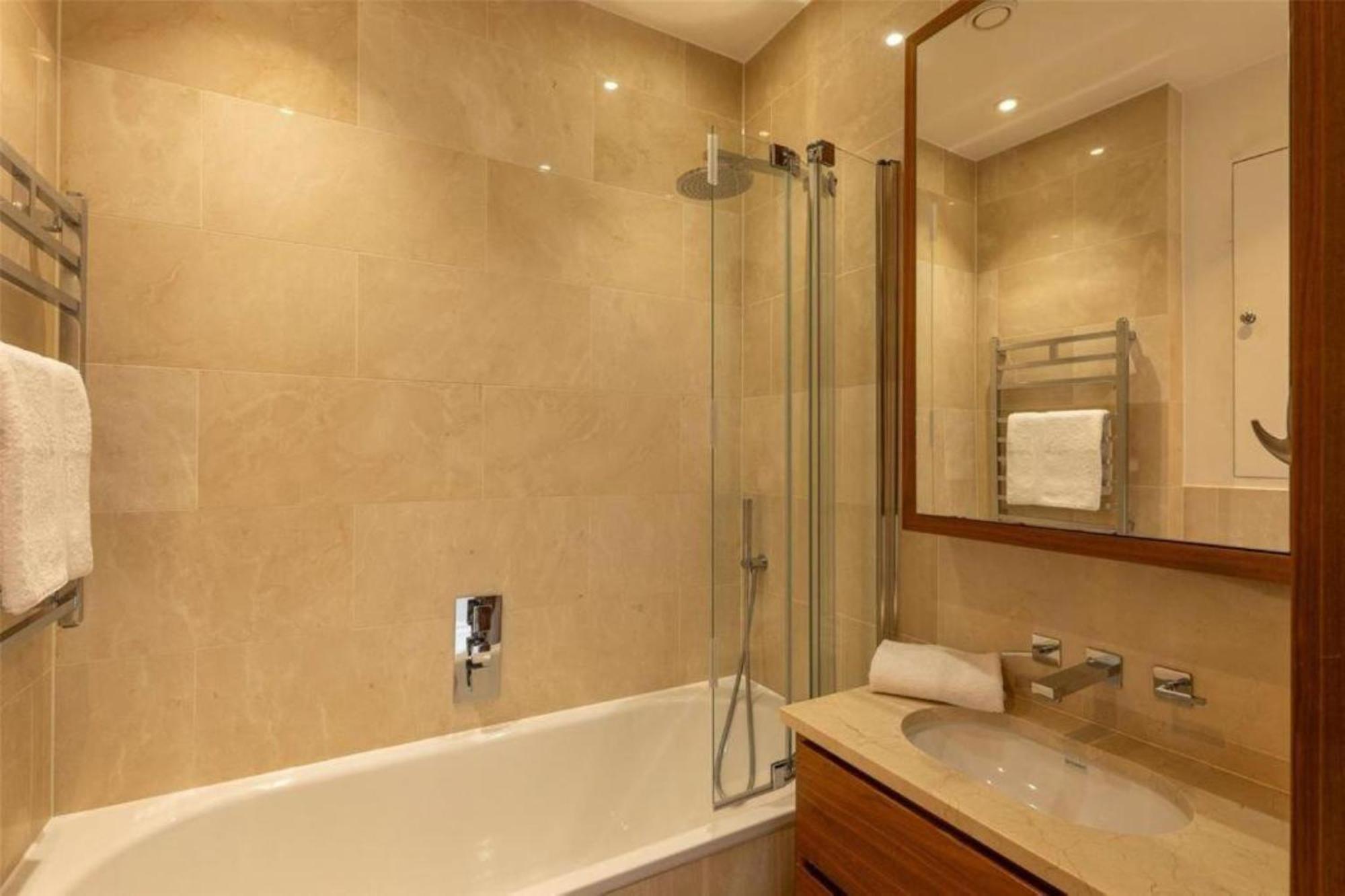 2 Million Pound Mayfair Penthouse Apartment *