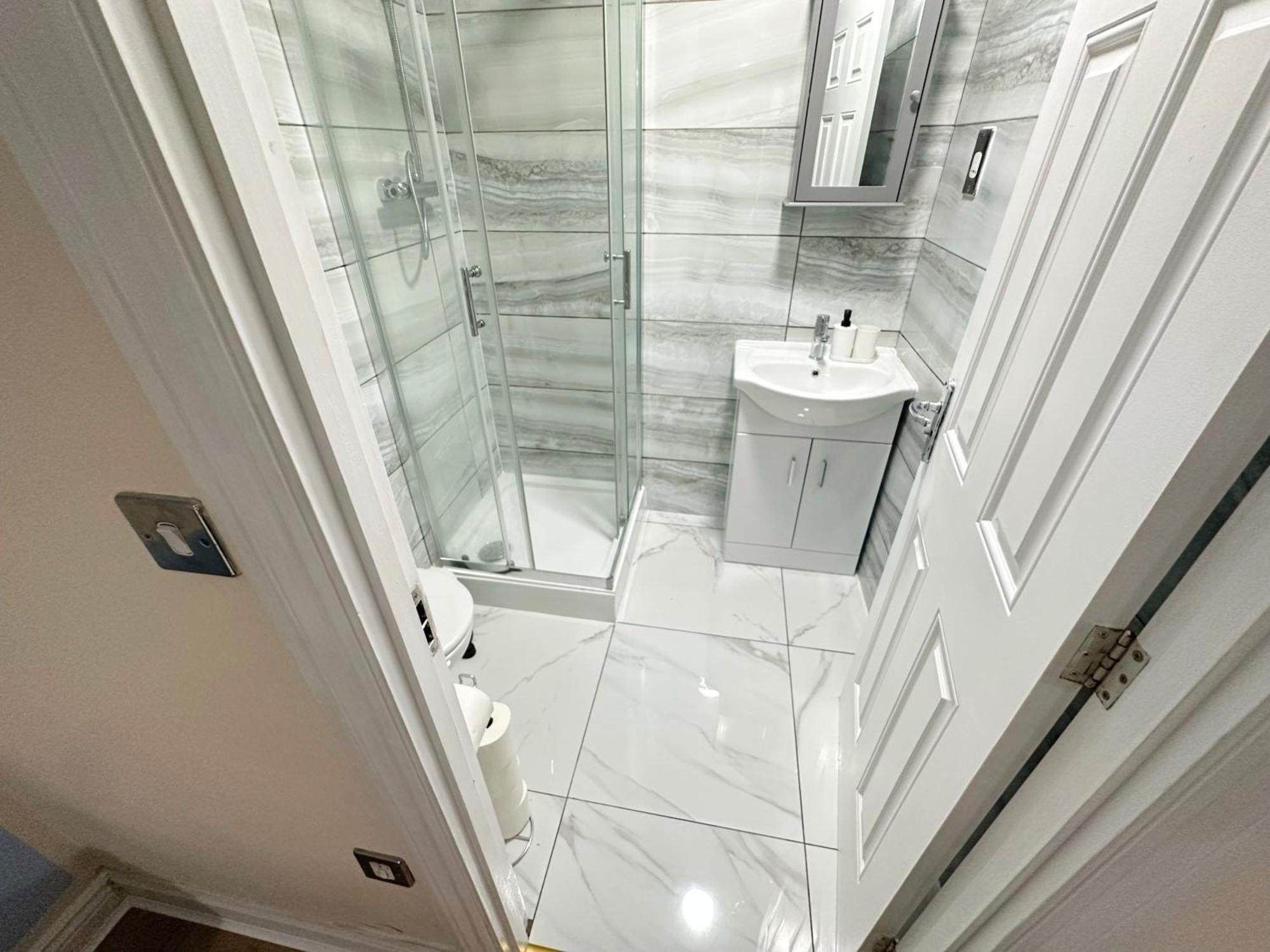2bdr En Wembley Retreat