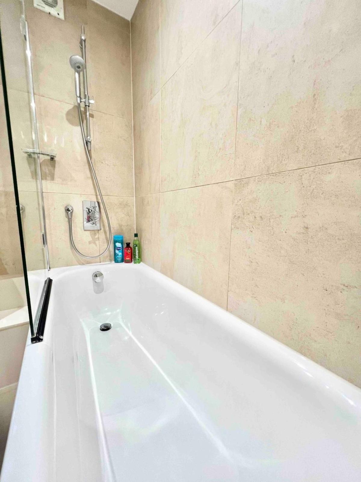 Air Conditioned Luxstay Mayfair Apartment *