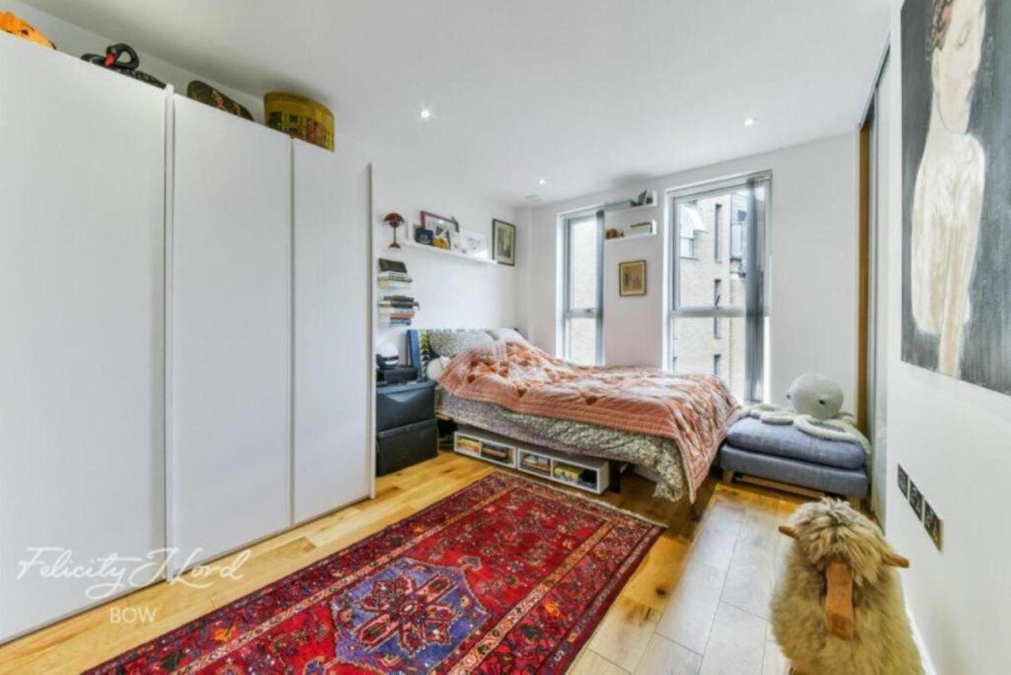 Apartment Spacious 2 Bedroom With Balcony