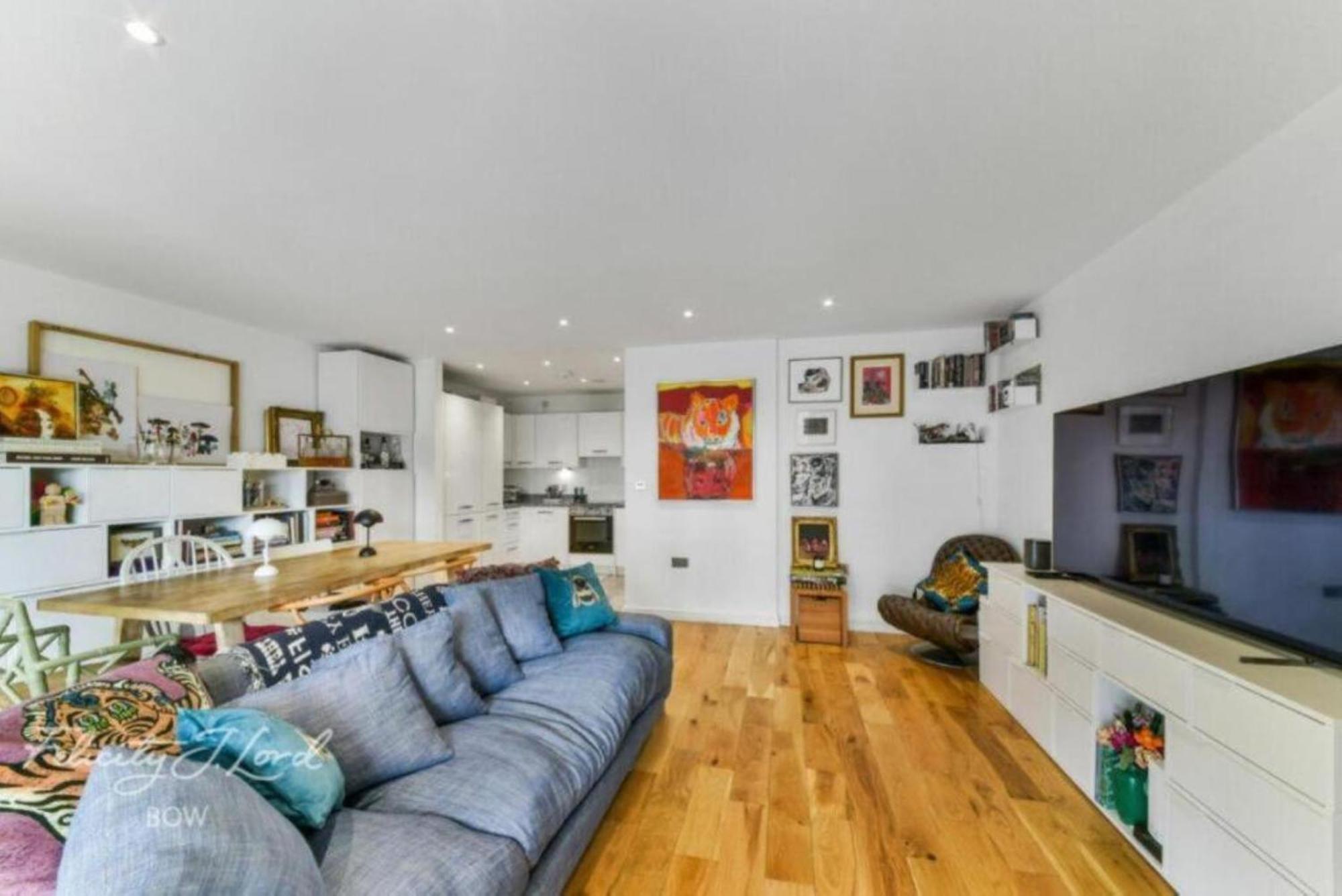Spacious 2 Bedroom With Balcony Apartment *