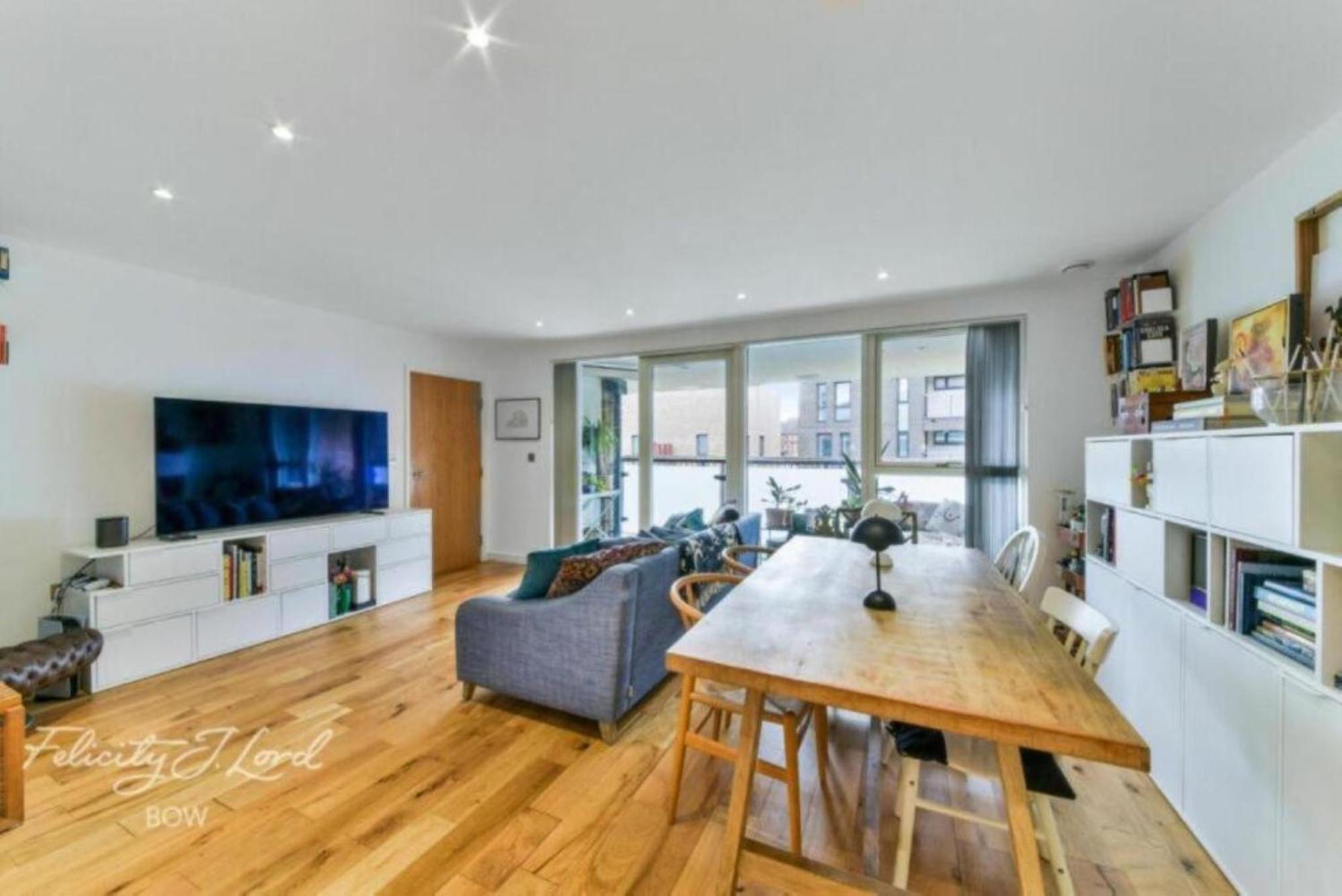 Spacious 2 Bedroom With Balcony