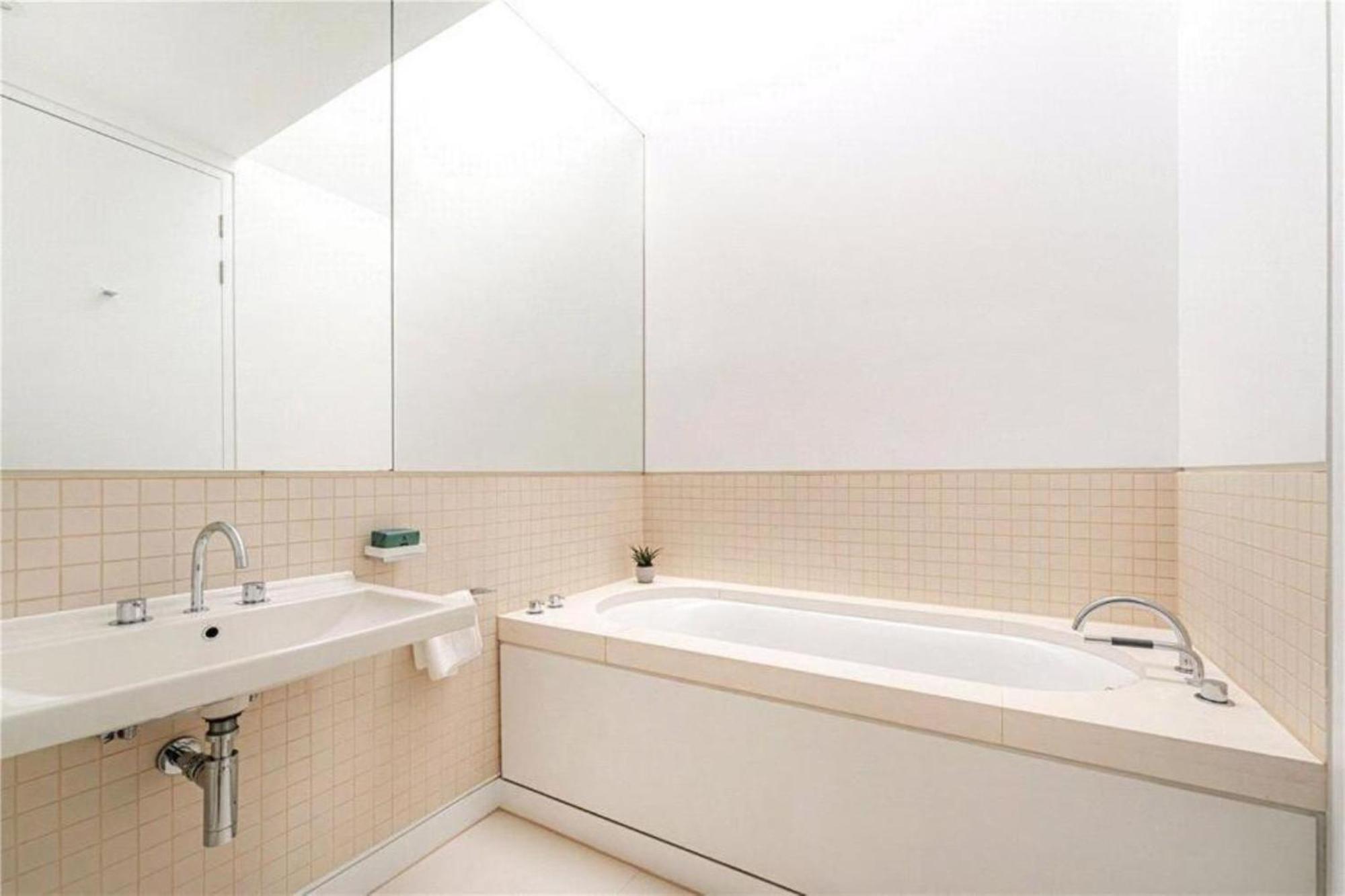 Bond Street Mayfair Penthouse Apartment *