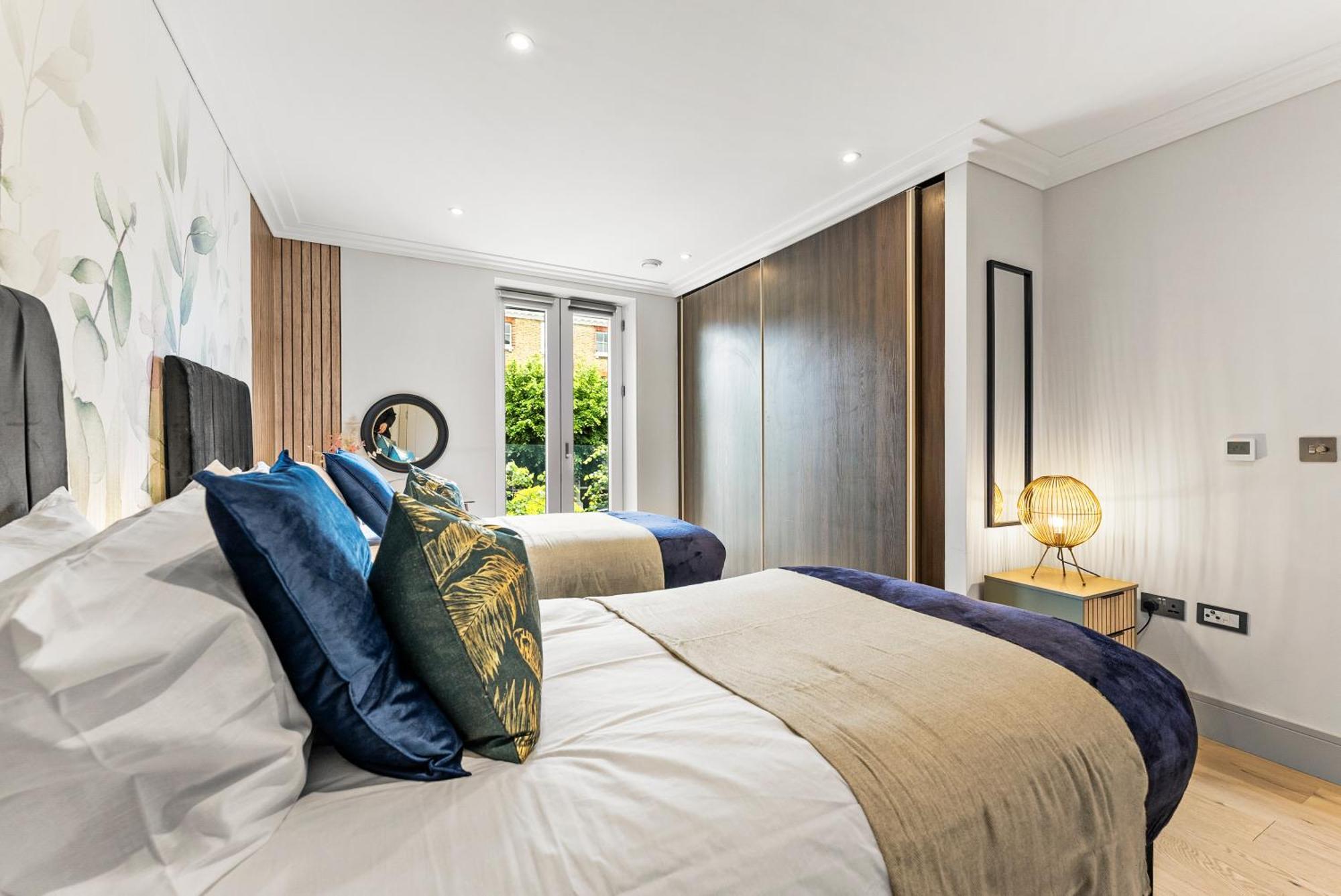 Apartment Stunning 2 Bed Flat In - Sleeps 8 -balcony London