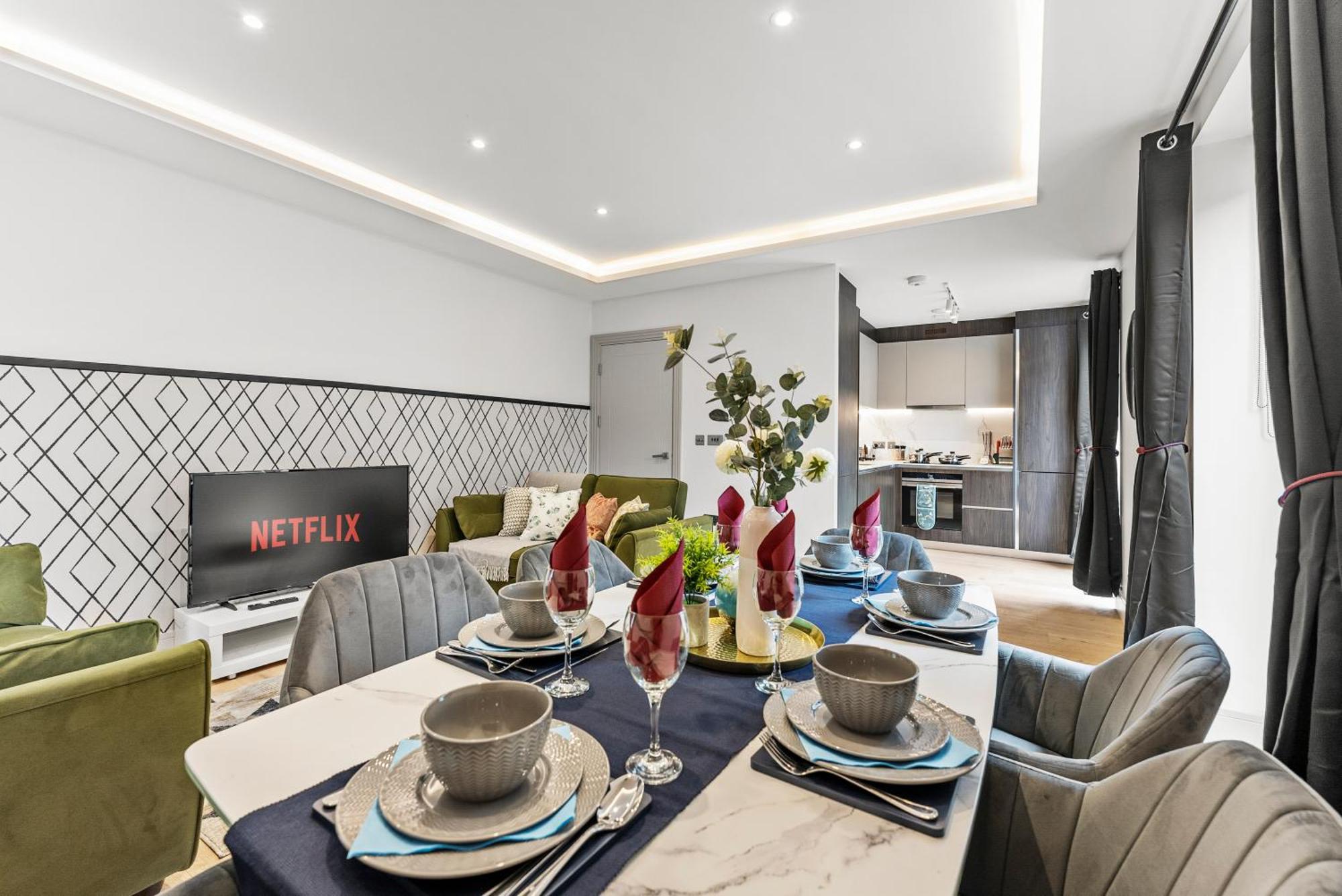 Stunning 2 Bed Flat In - Sleeps 8 -balcony * London
