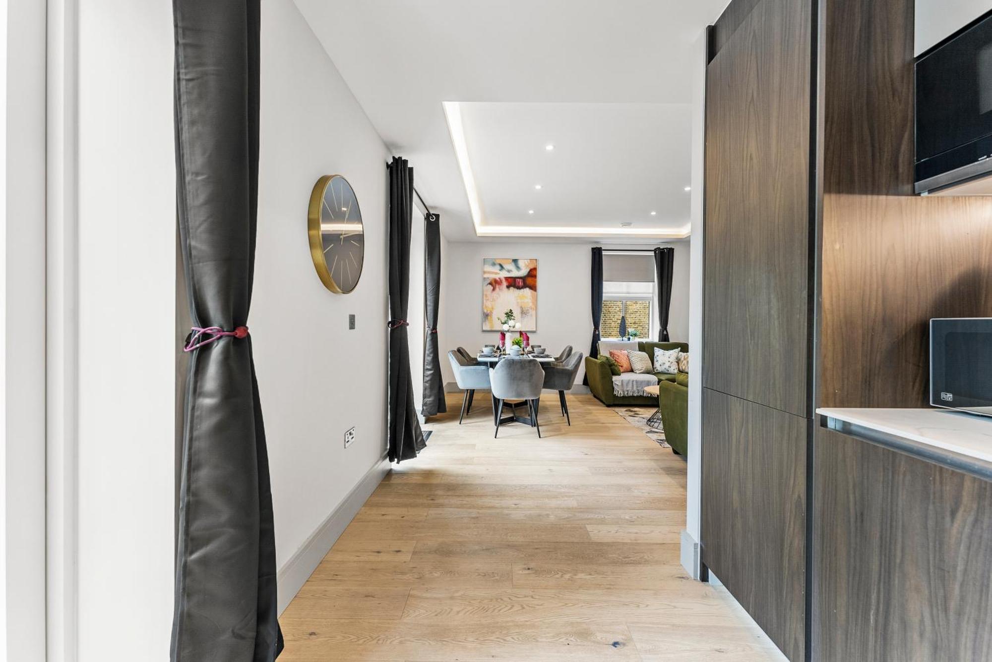 Apartment Stunning 2 Bed Flat In - Sleeps 8 -balcony London