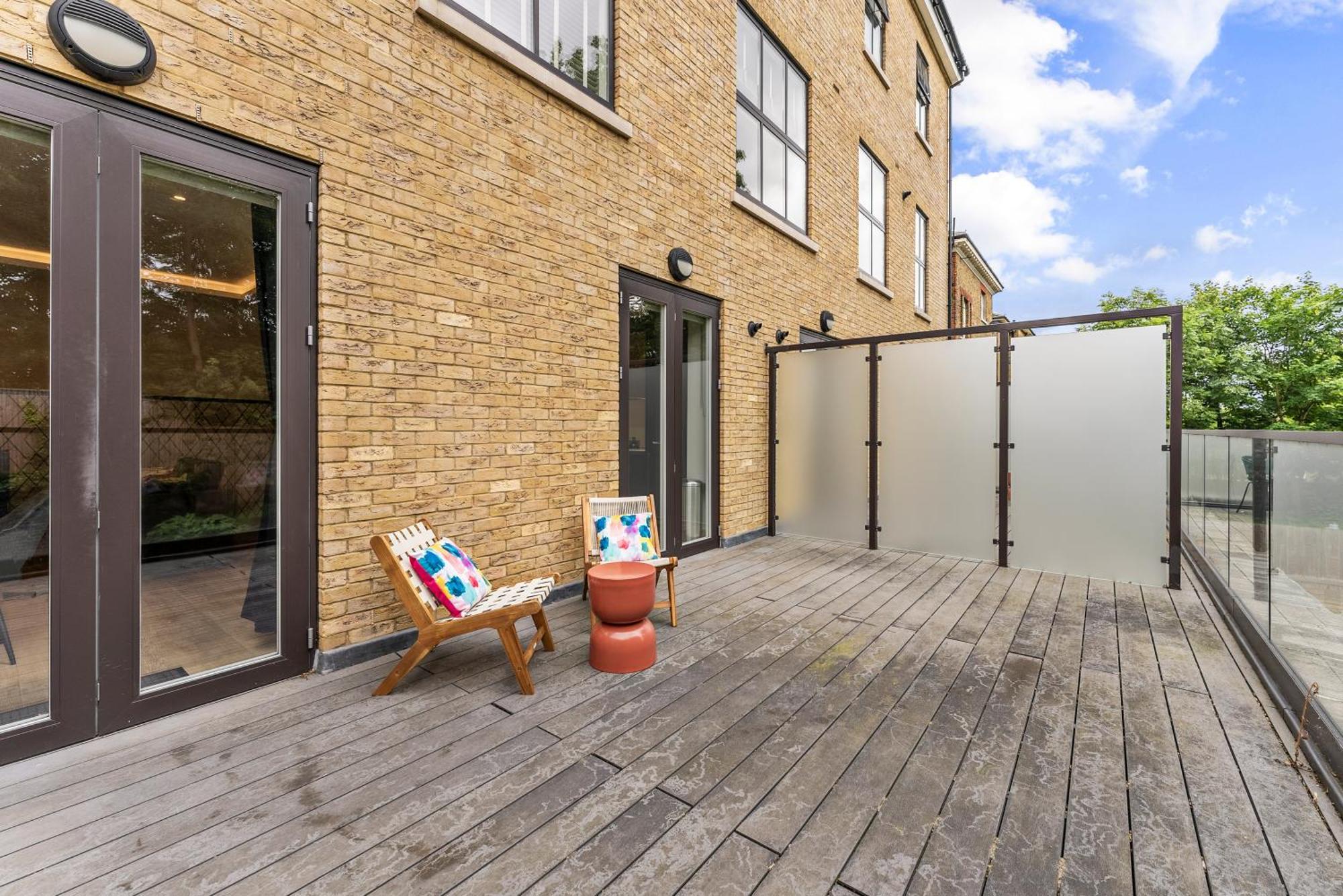Apartment Stunning 2 Bed Flat In - Sleeps 8 -balcony