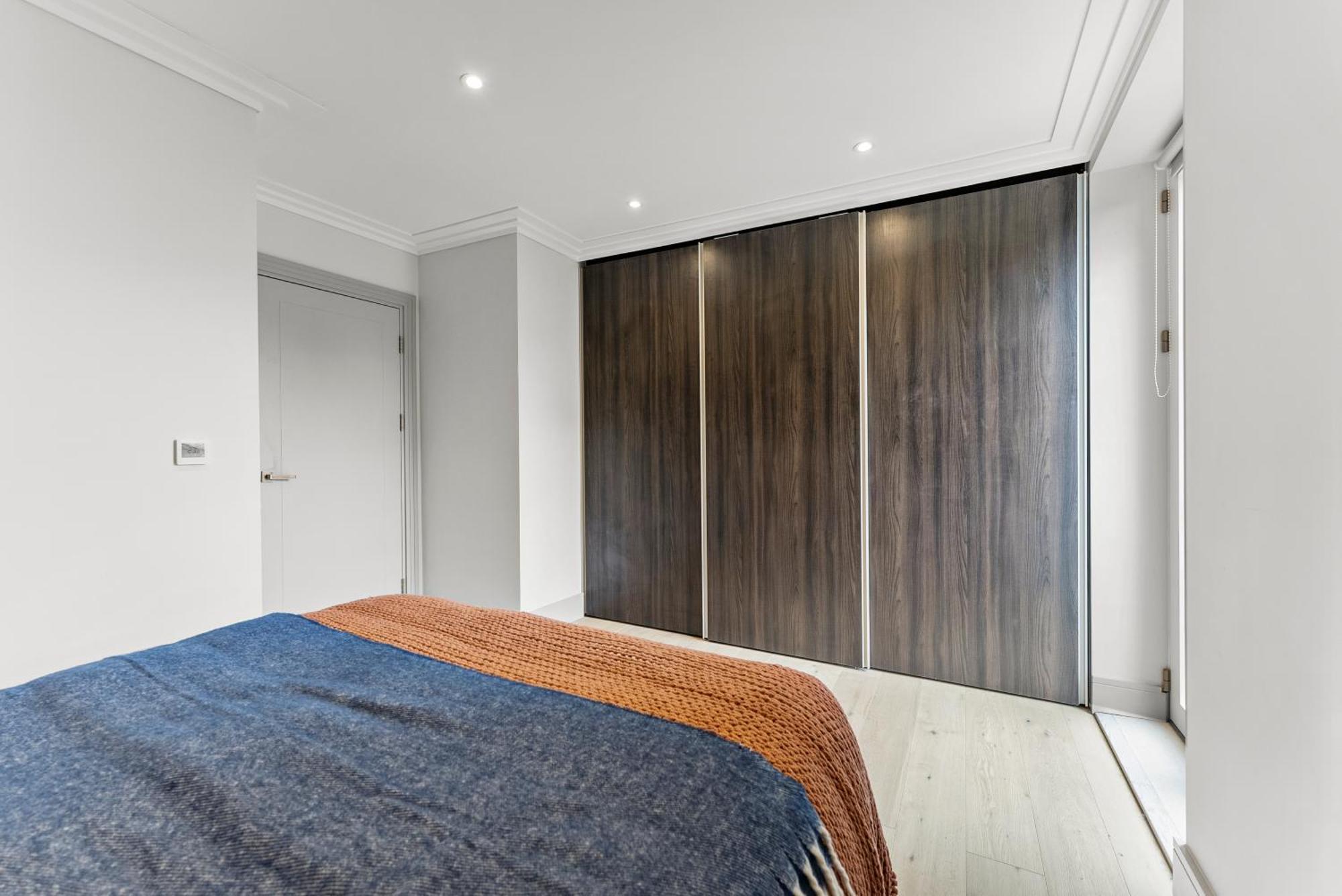 Apartment Stunning 2 Bed Flat In - Sleeps 8 -balcony London