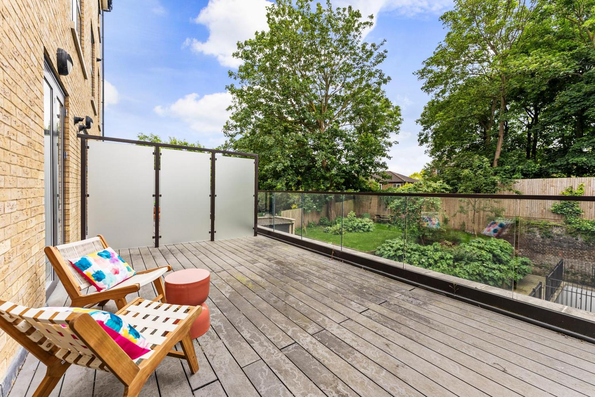 Apartment Stunning 2 Bed Flat In - Sleeps 8 -balcony London