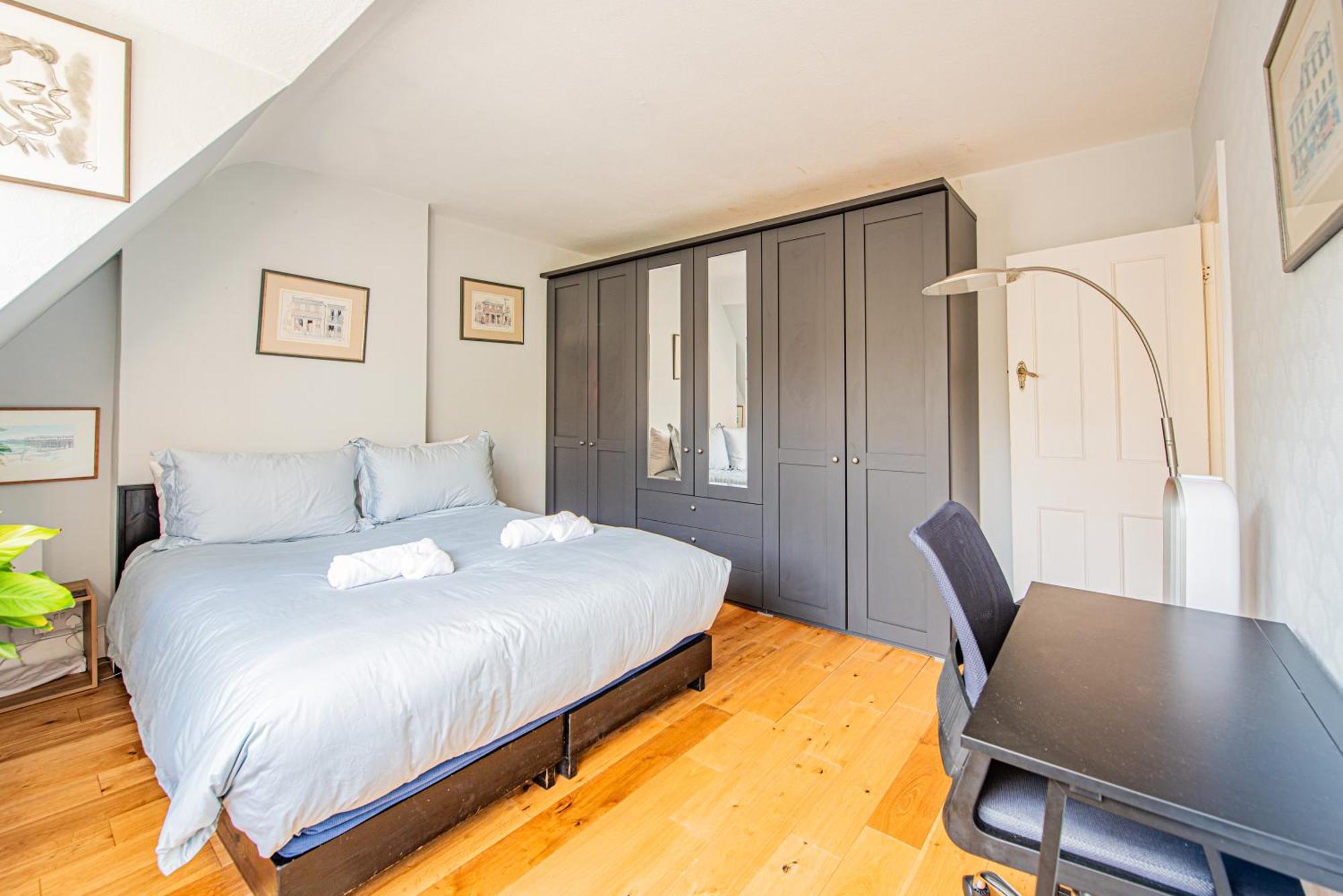 Bright 1-bed Flat With Balcony In West Kensington London