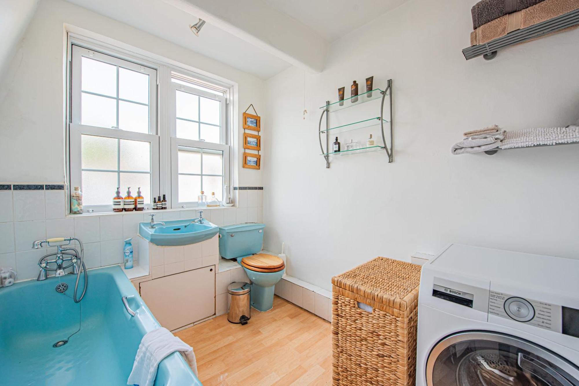Bright 1-bed Flat With Balcony In West Kensington * London