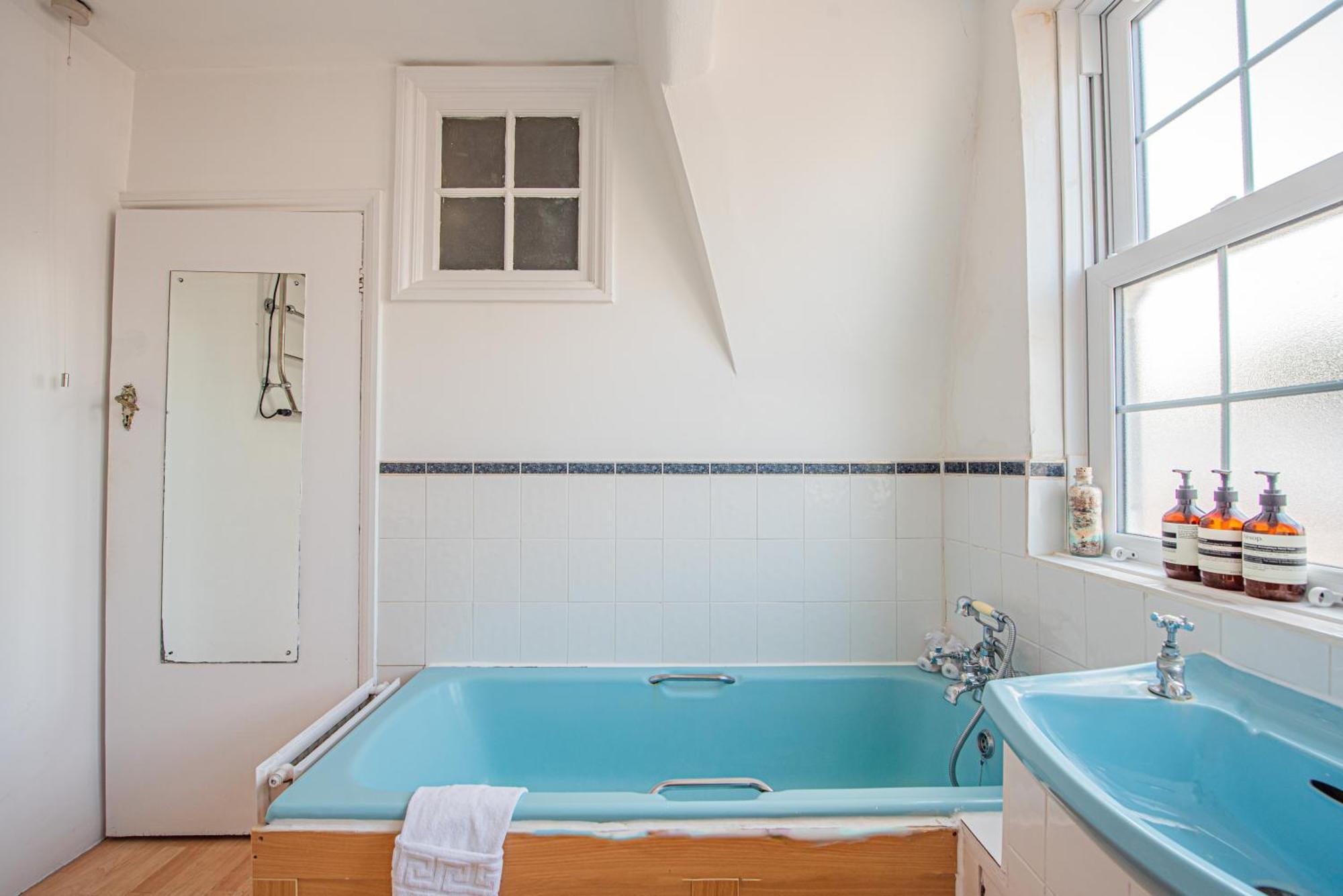 Bright 1-bed Flat With Balcony In West Kensington