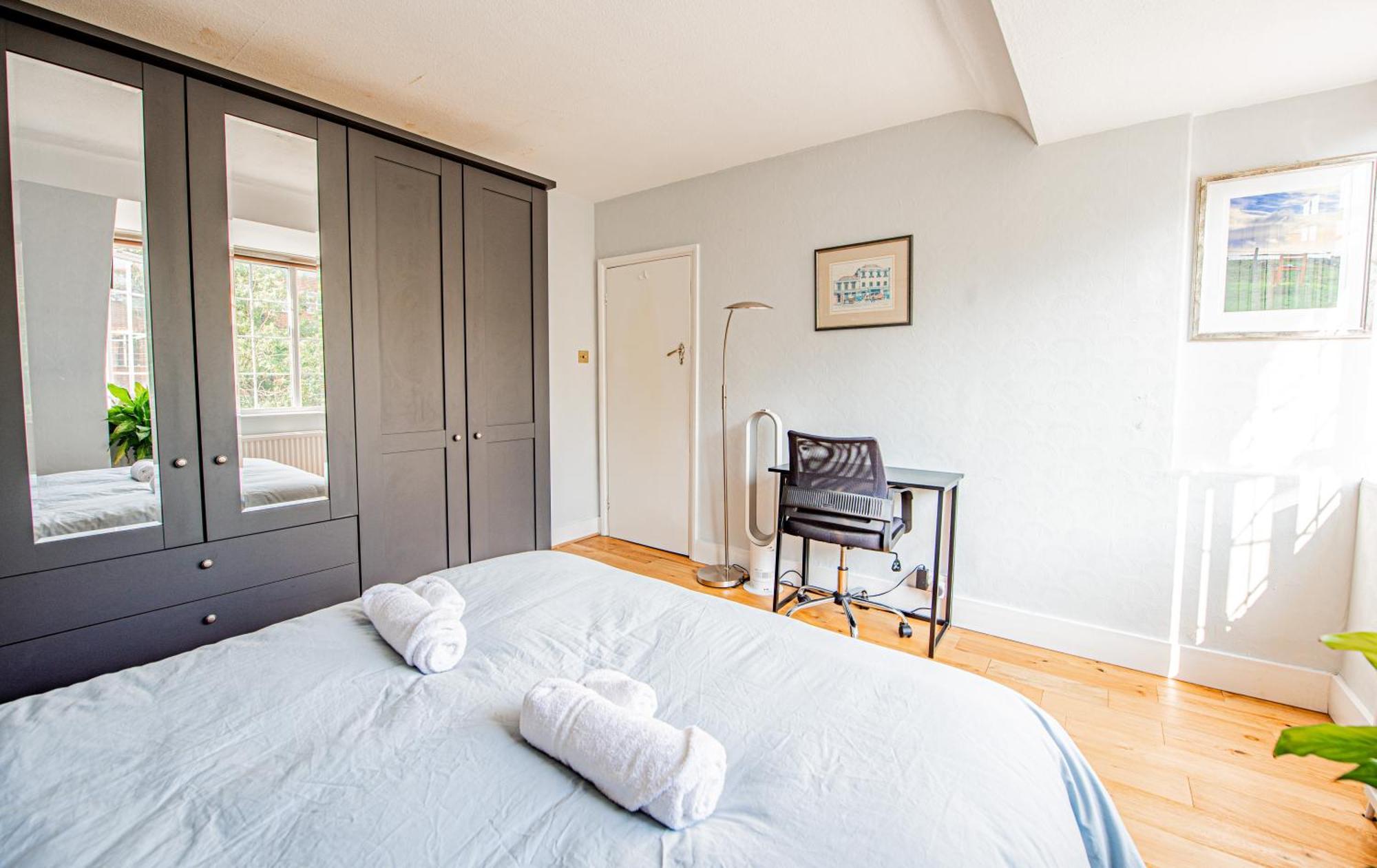 Bright 1-bed Flat With Balcony In West Kensington