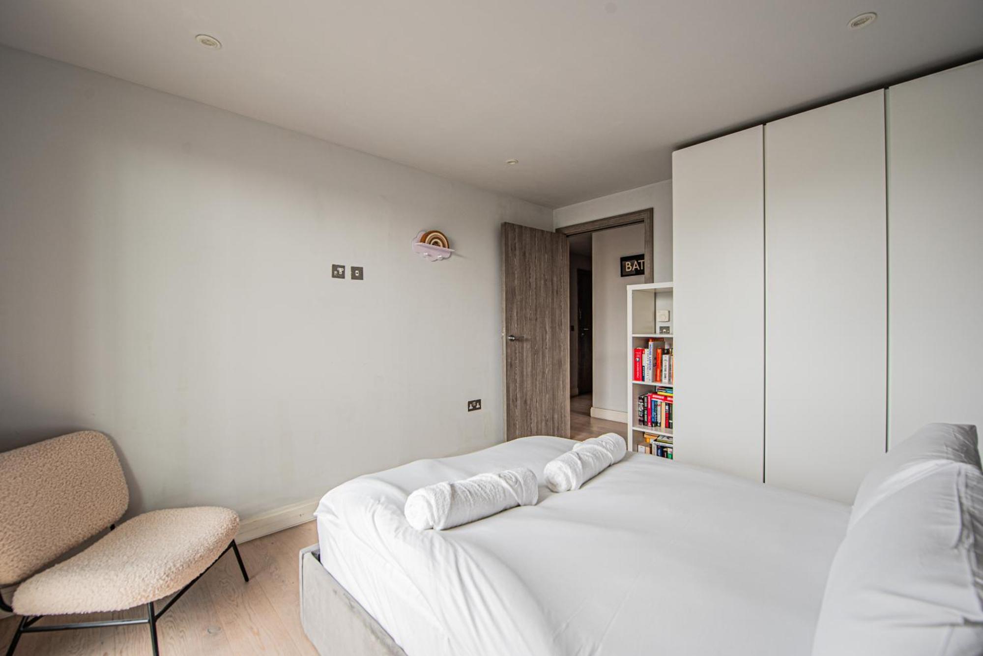 Modern 2 Bed Flat In Battersea Close To Transport Apartment London