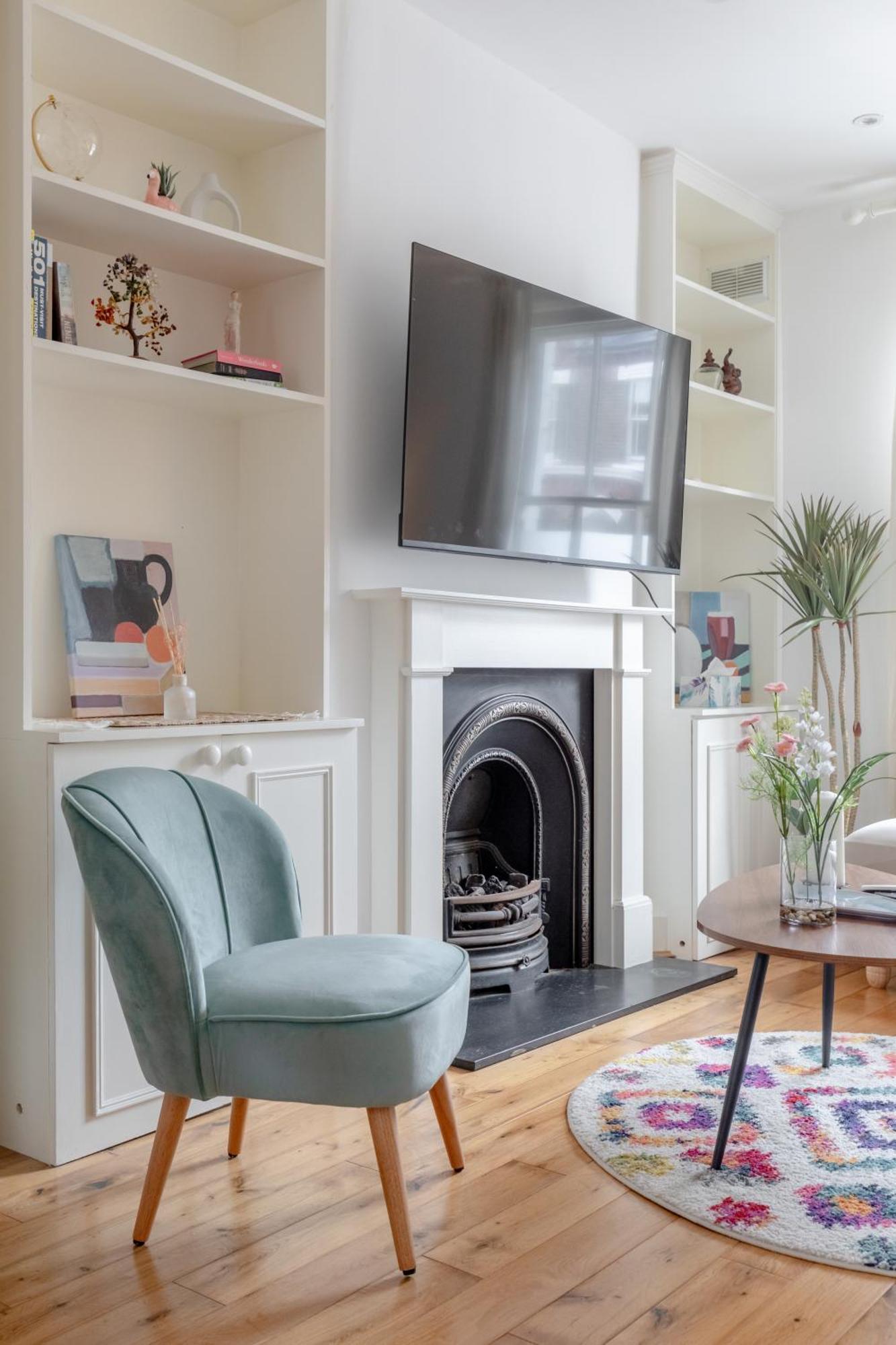 39 Second Avenue * London