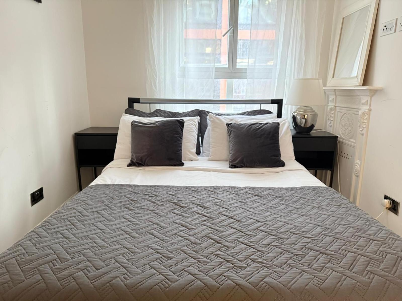 2 Bed In Oxford Street Apartment London