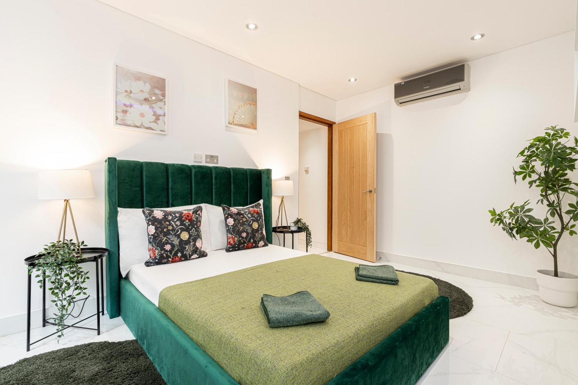 At Kensington Olympia Apartment