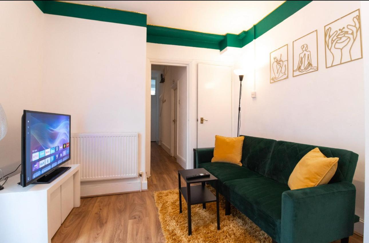 Apartment 2bd Garden Flat - Parking - O2,excel,cityairport