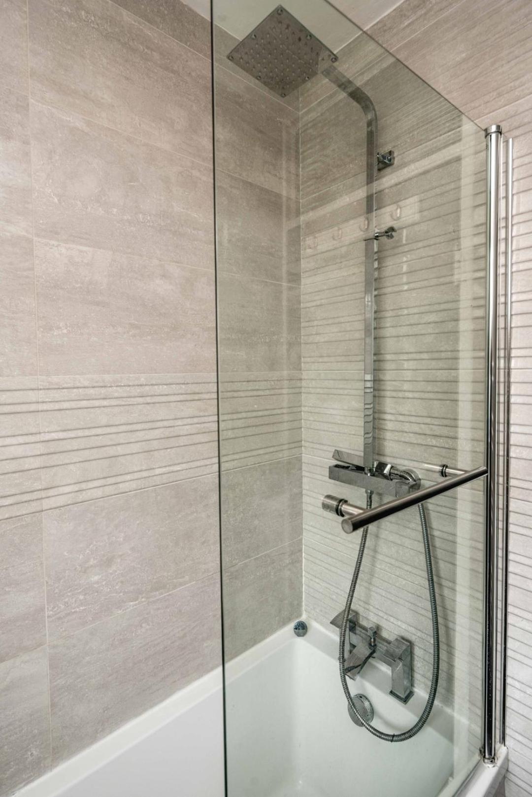 Spacious 3br Flat With Balcony Near Tottenham Hale * London