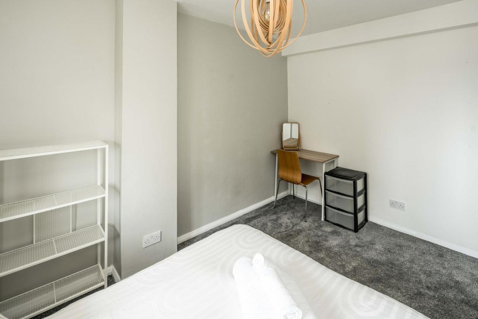 Spacious 3br Flat With Balcony Near Tottenham Hale